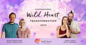 Tantric Life Coach -kurssin ohjaajat hymyilevät.